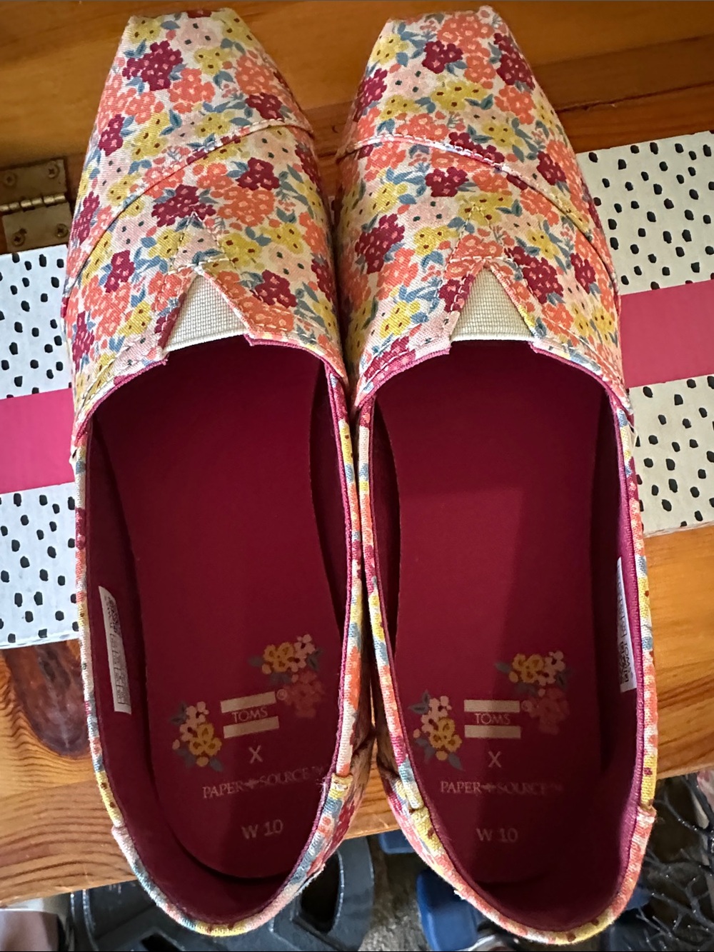 Toms x Paper Source Pink and Black Patterned Gift Box - Picture 3 of 3